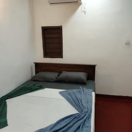 Ocean Oasis Restaurant And Rooms Trincomalee Exterior foto